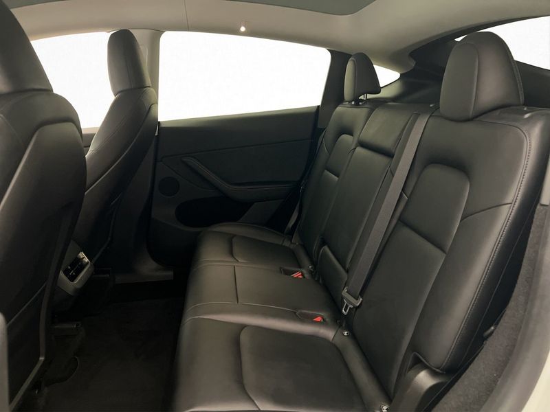 Tesla Model Y bild 33