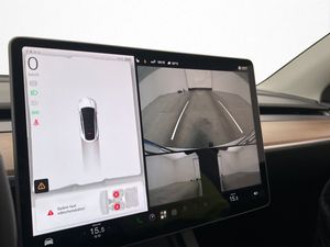 Tesla Model Y bild 23