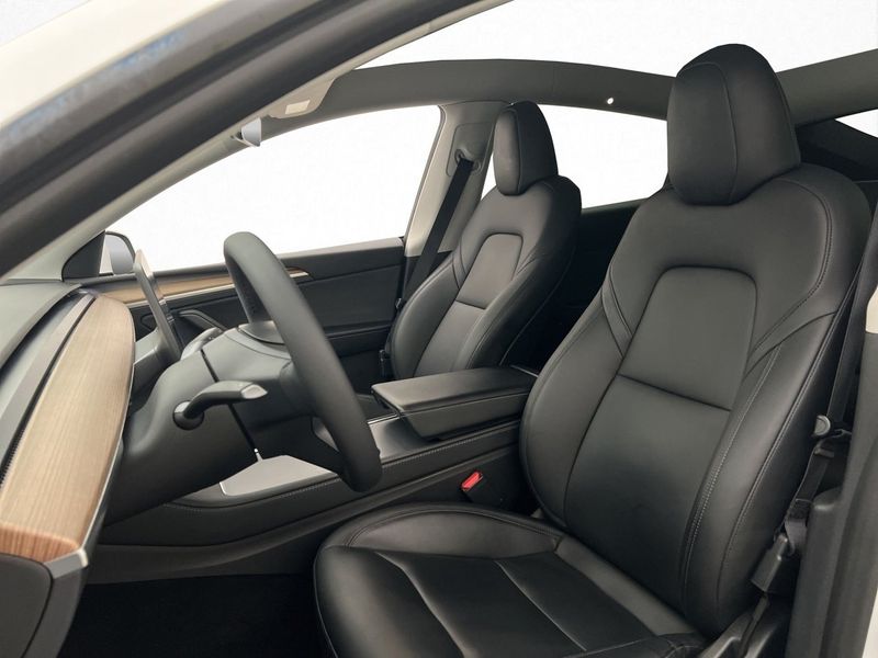 Tesla Model Y bild 16