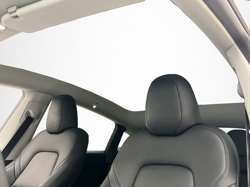 Tesla Model Y bild 17