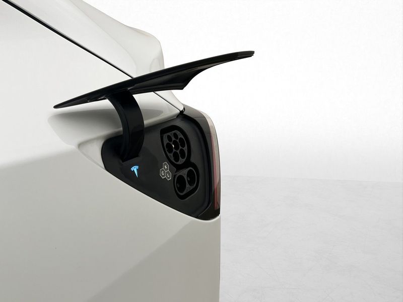 Tesla Model Y bild 14