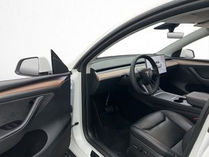Tesla Model Y bild 15
