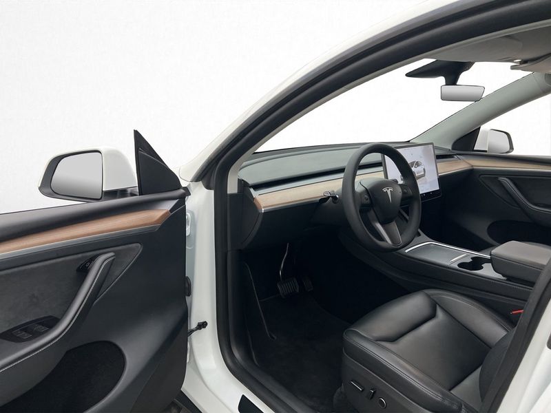 Tesla Model Y bild 15