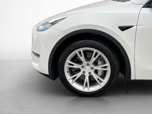 Tesla Model Y bild 32