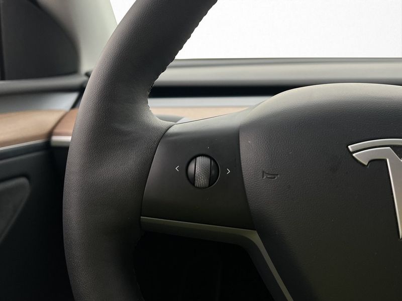 Tesla Model Y bild 18