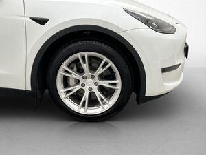 Tesla Model Y bild 35