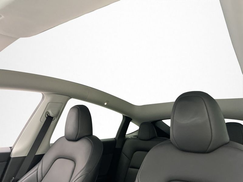 Tesla Model Y bild 16