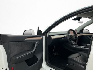 Tesla Model Y bild 14