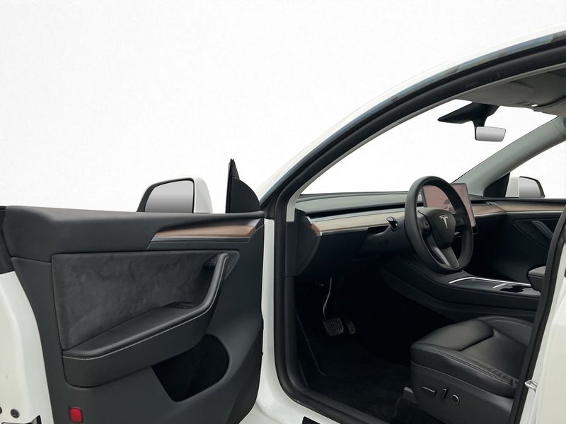 Tesla Model Y bild 14