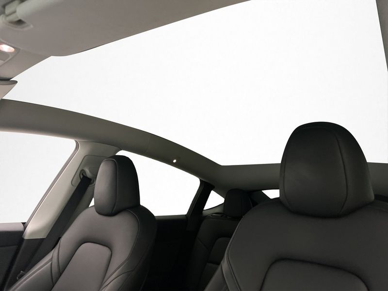 Tesla Model Y bild 16