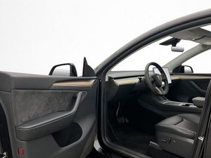 Tesla Model Y bild 14
