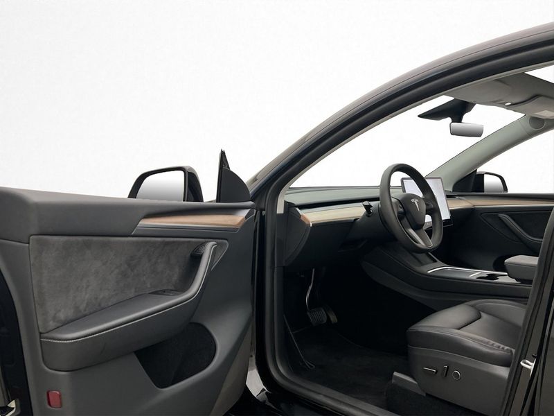 Tesla Model Y bild 14