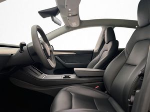 Tesla Model Y bild 15