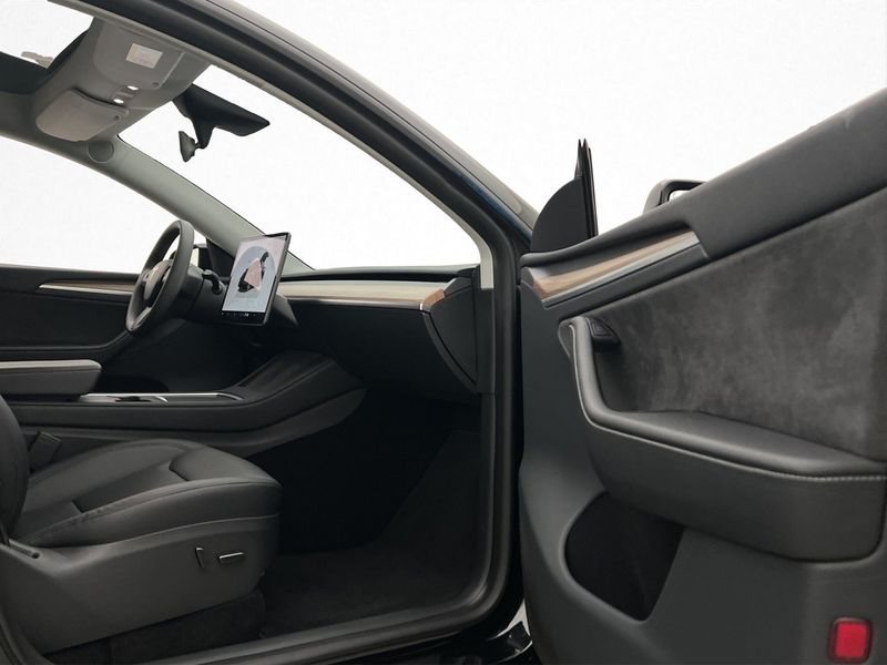 Tesla Model Y bild 31