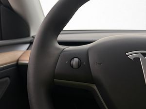 Tesla Model Y bild 19