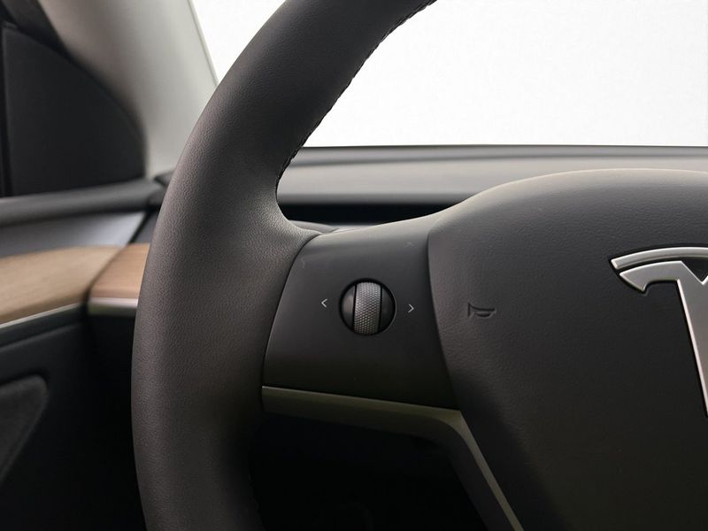 Tesla Model Y bild 19