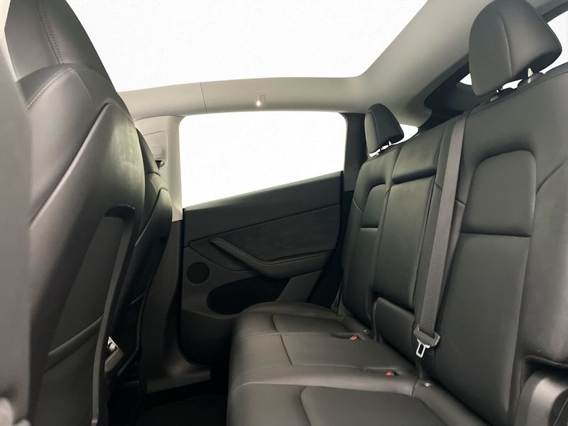 Tesla Model Y bild 32
