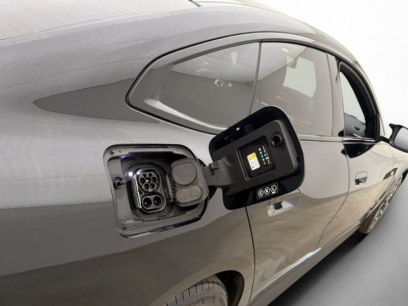 BMW i4 bild 14