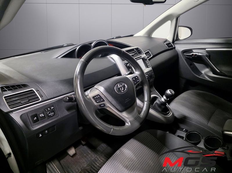 Toyota Verso bild 17