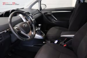 Toyota Verso bild 9