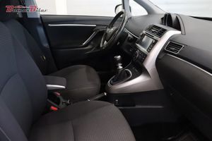 Toyota Verso bild 17