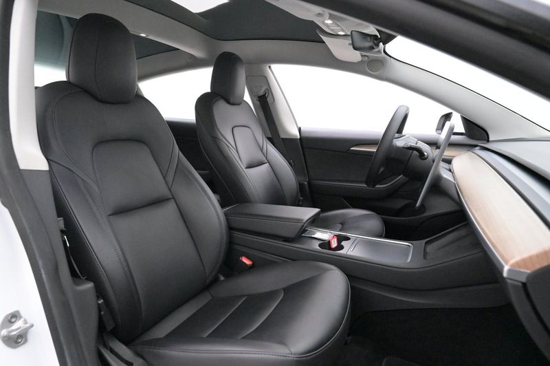 Tesla Model 3 bild 11