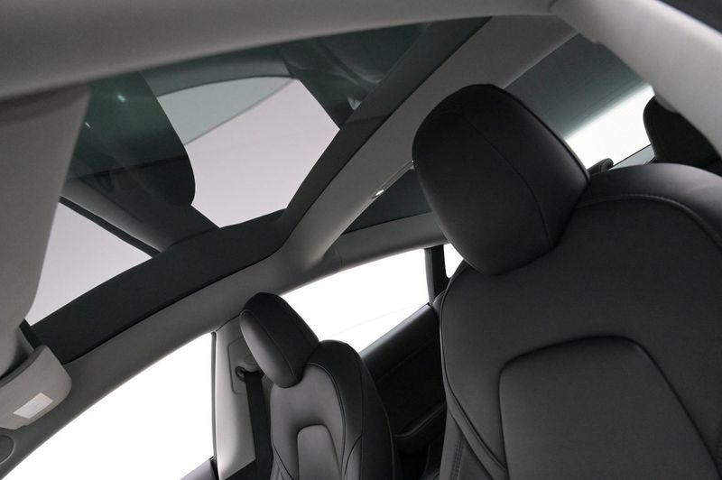Tesla Model 3 bild 21