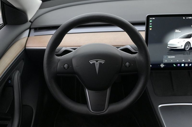 Tesla Model 3 bild 7