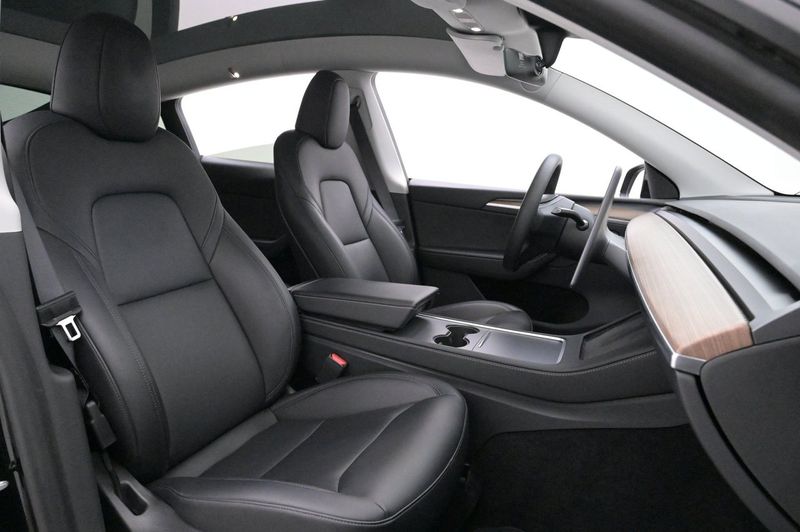 Tesla Model Y bild 12