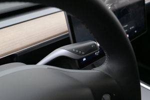 Tesla Model Y bild 8