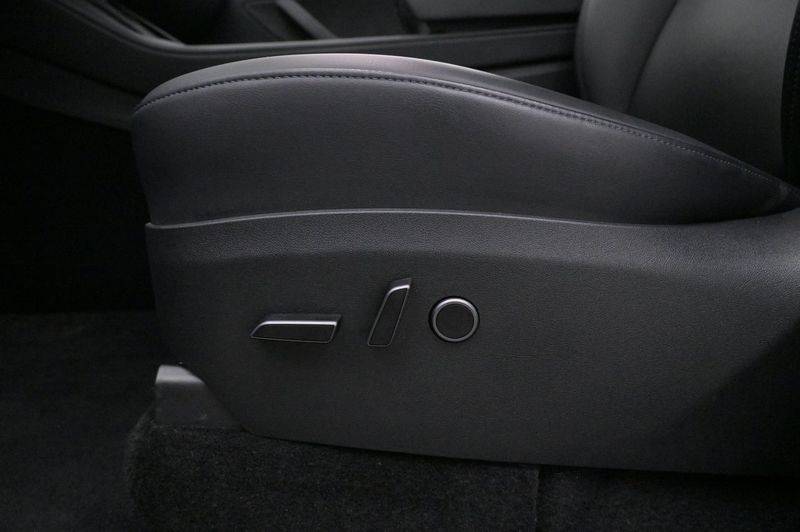 Tesla Model Y bild 11