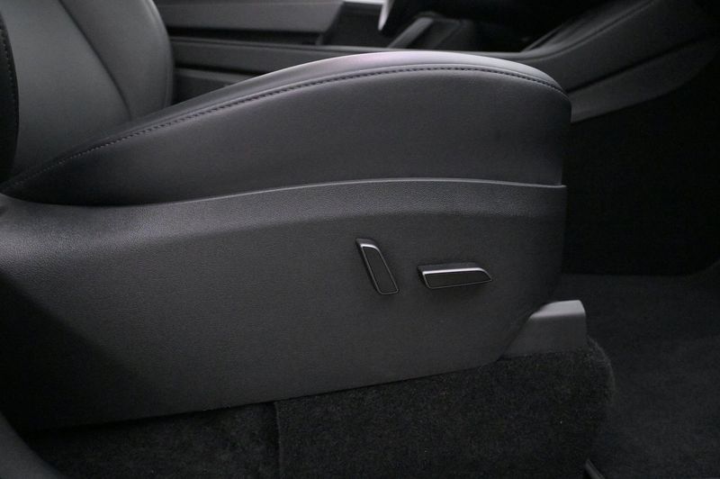 Tesla Model Y bild 13
