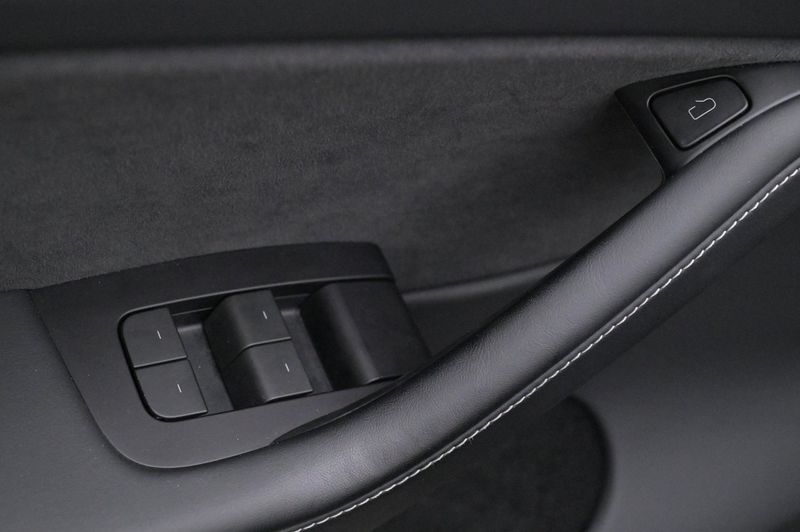 Tesla Model Y bild 10