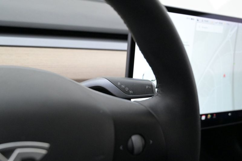 Tesla Model 3 bild 8