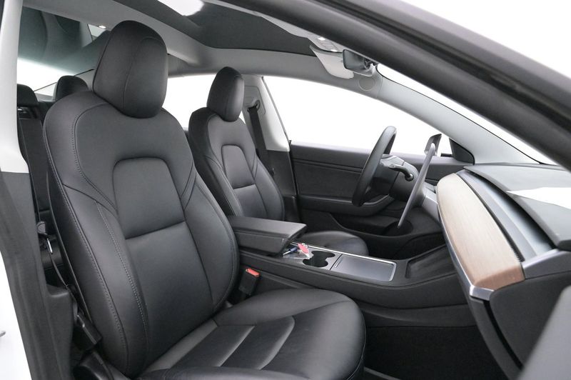 Tesla Model 3 bild 12