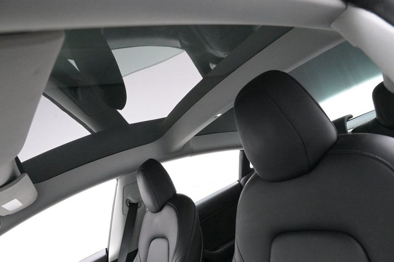 Tesla Model 3 bild 24