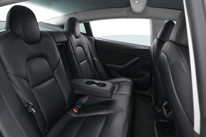 Tesla Model 3 bild 21