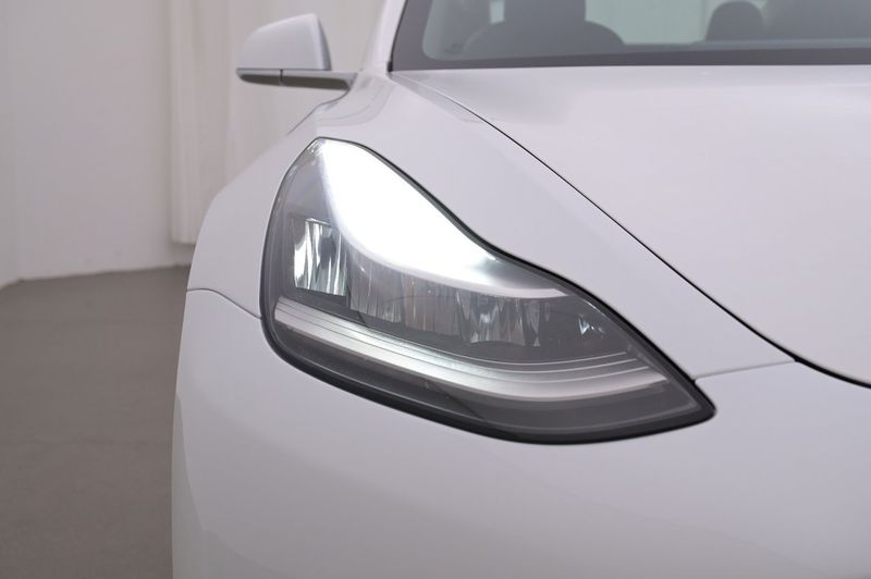 Tesla Model 3 bild 26