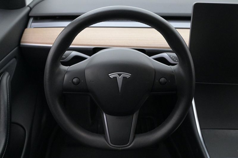 Tesla Model 3 bild 7