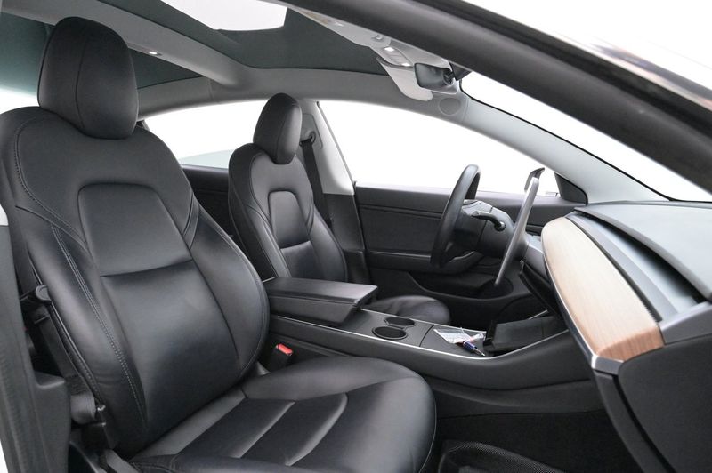 Tesla Model 3 bild 11