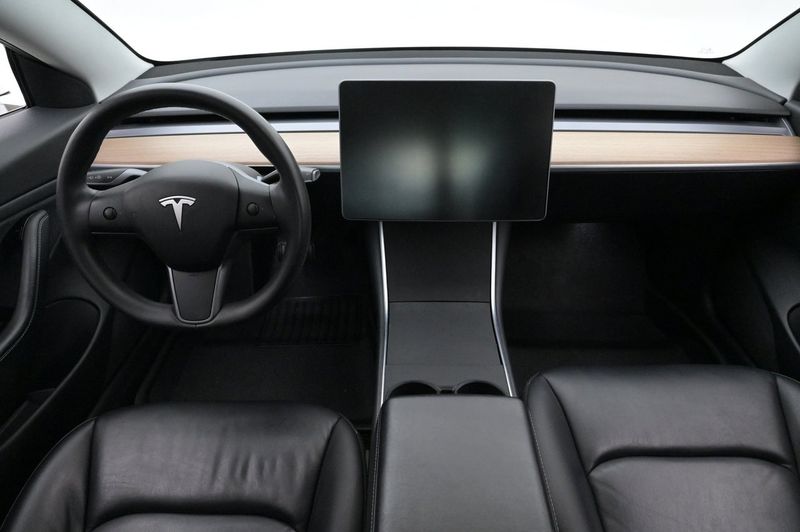 Tesla Model 3 bild 6