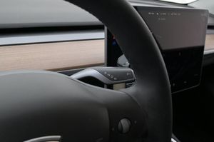 Tesla Model Y bild 8