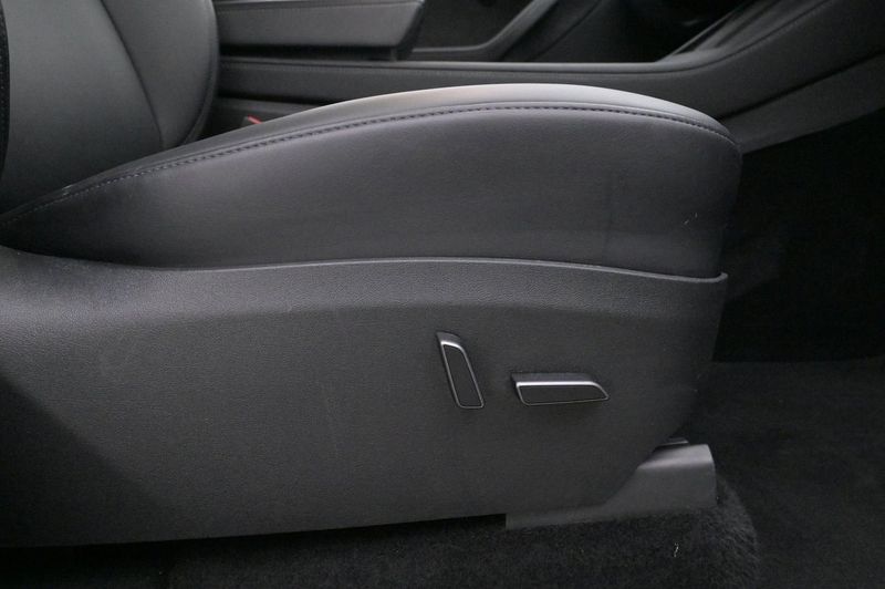 Tesla Model Y bild 13