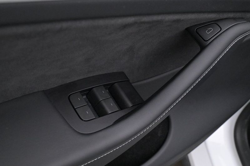 Tesla Model Y bild 10