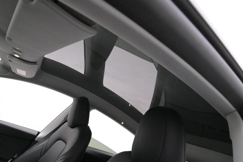 Tesla Model Y bild 25