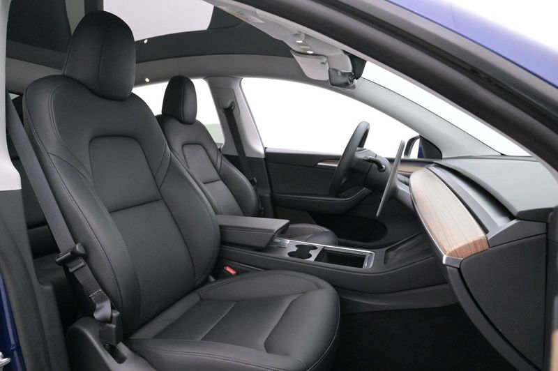 Tesla Model Y bild 12