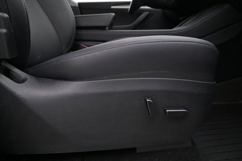 Tesla Model Y bild 13