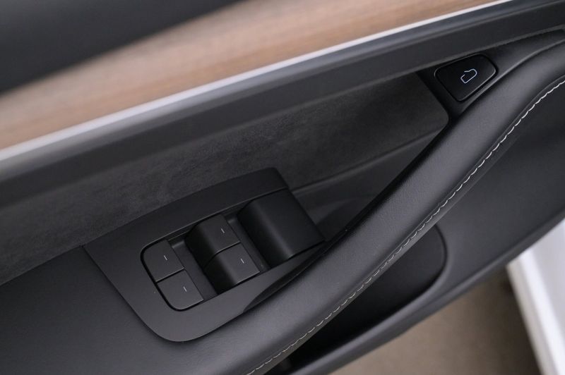 Tesla Model 3 bild 10