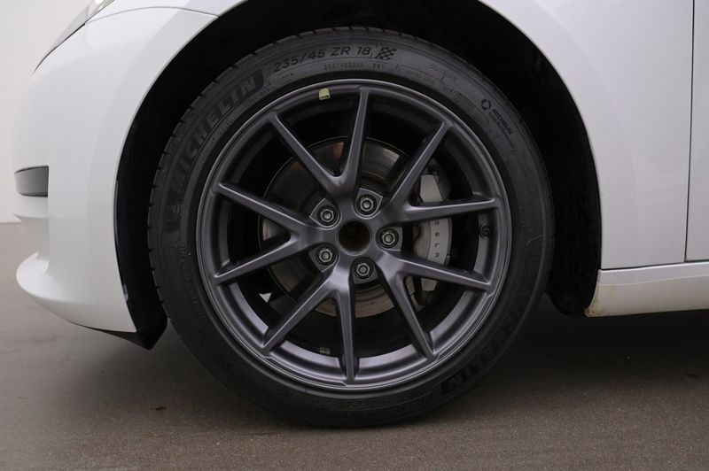 Tesla Model 3 bild 27