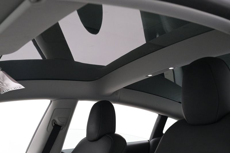 Tesla Model 3 bild 25